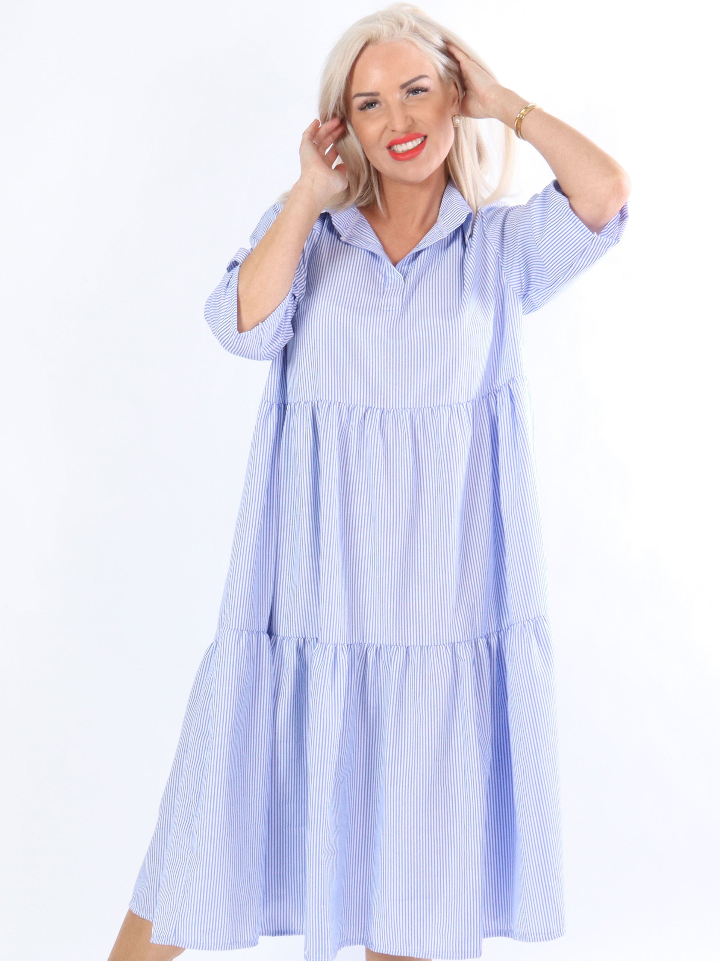 Marla - Sort og hvid stribet kjole i lag på lag look